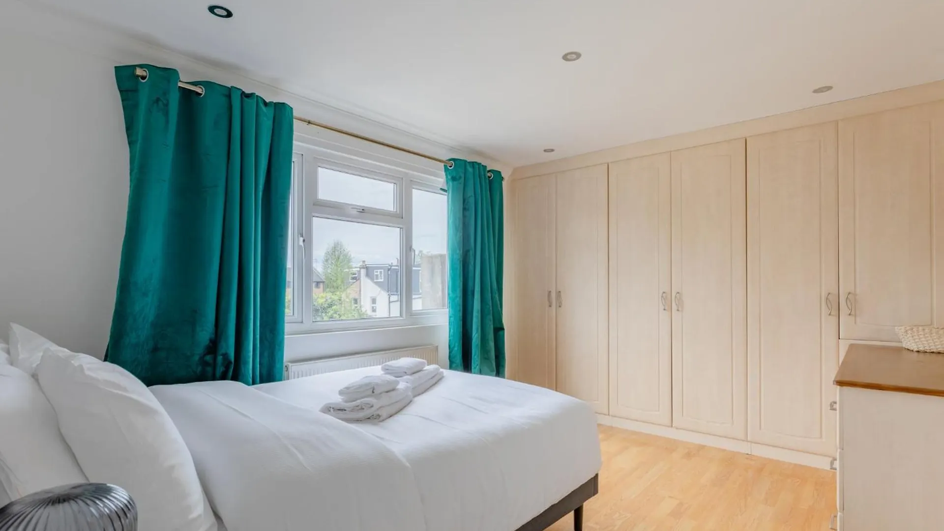 Spacious 4Bd Home With Large Garden East London United Kingdom