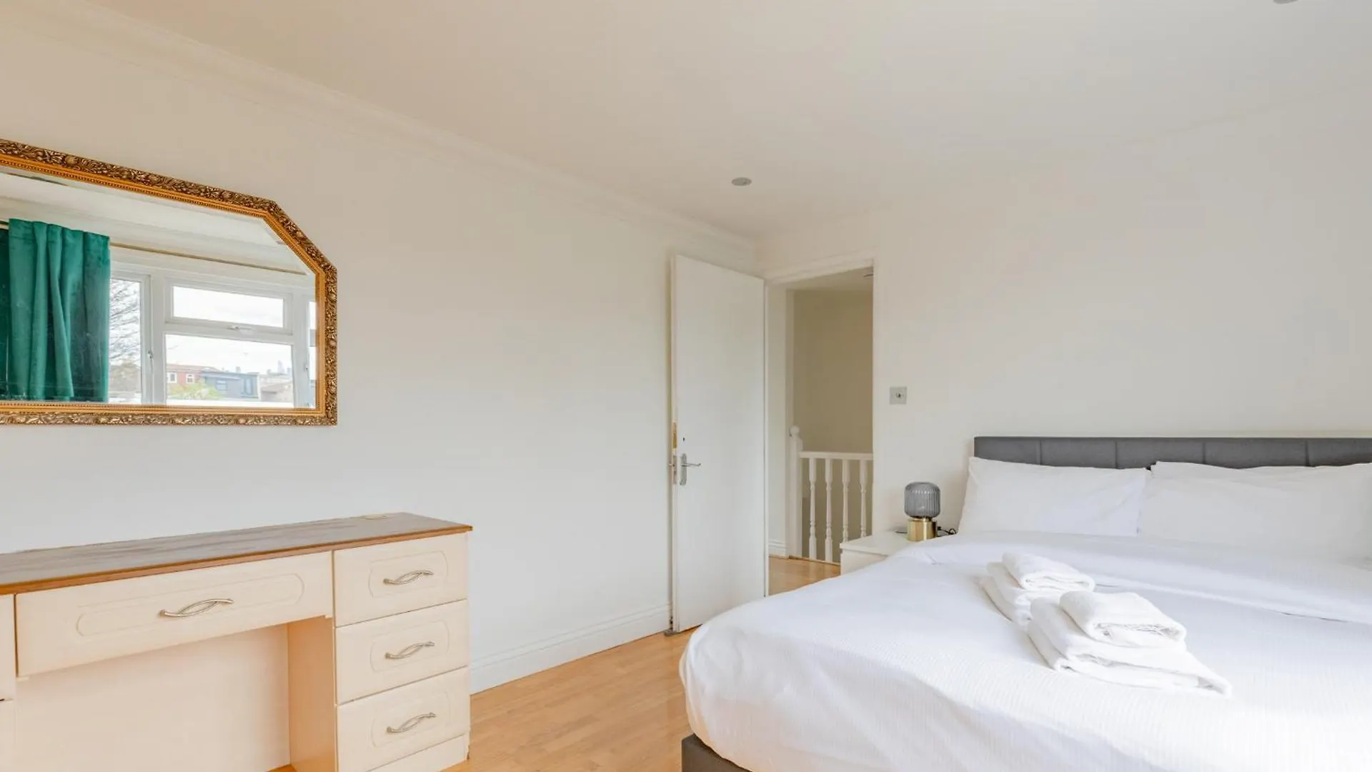 Holiday home Spacious 4Bd Home With Large Garden East London