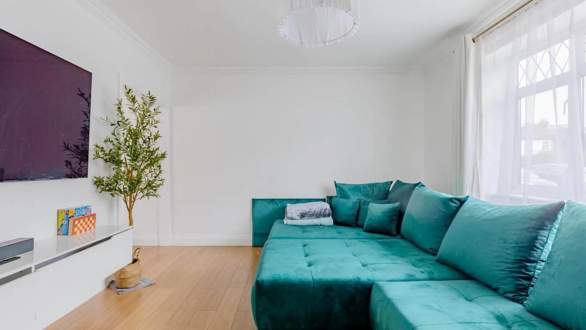Spacious 4Bd Home With Large Garden East London 0*,  United Kingdom